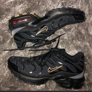 Black and gold AirMax plus